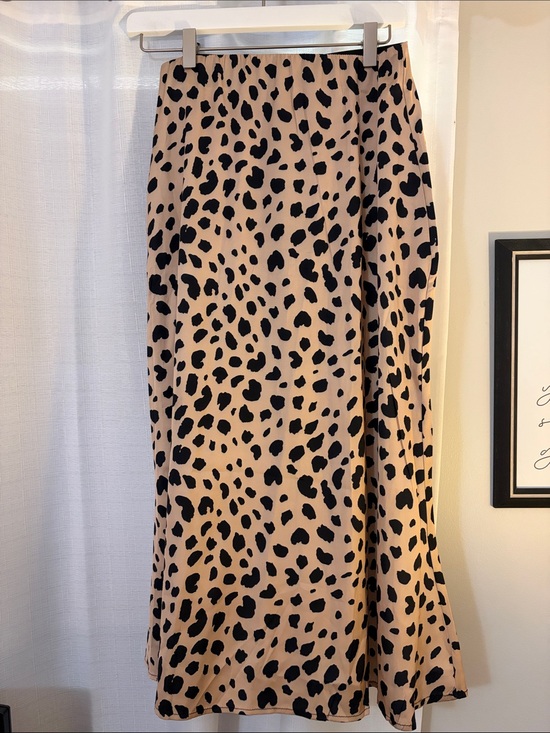 Dresses & Skirts - Leopard Print Silky Maxi Skirt in Beige & Black